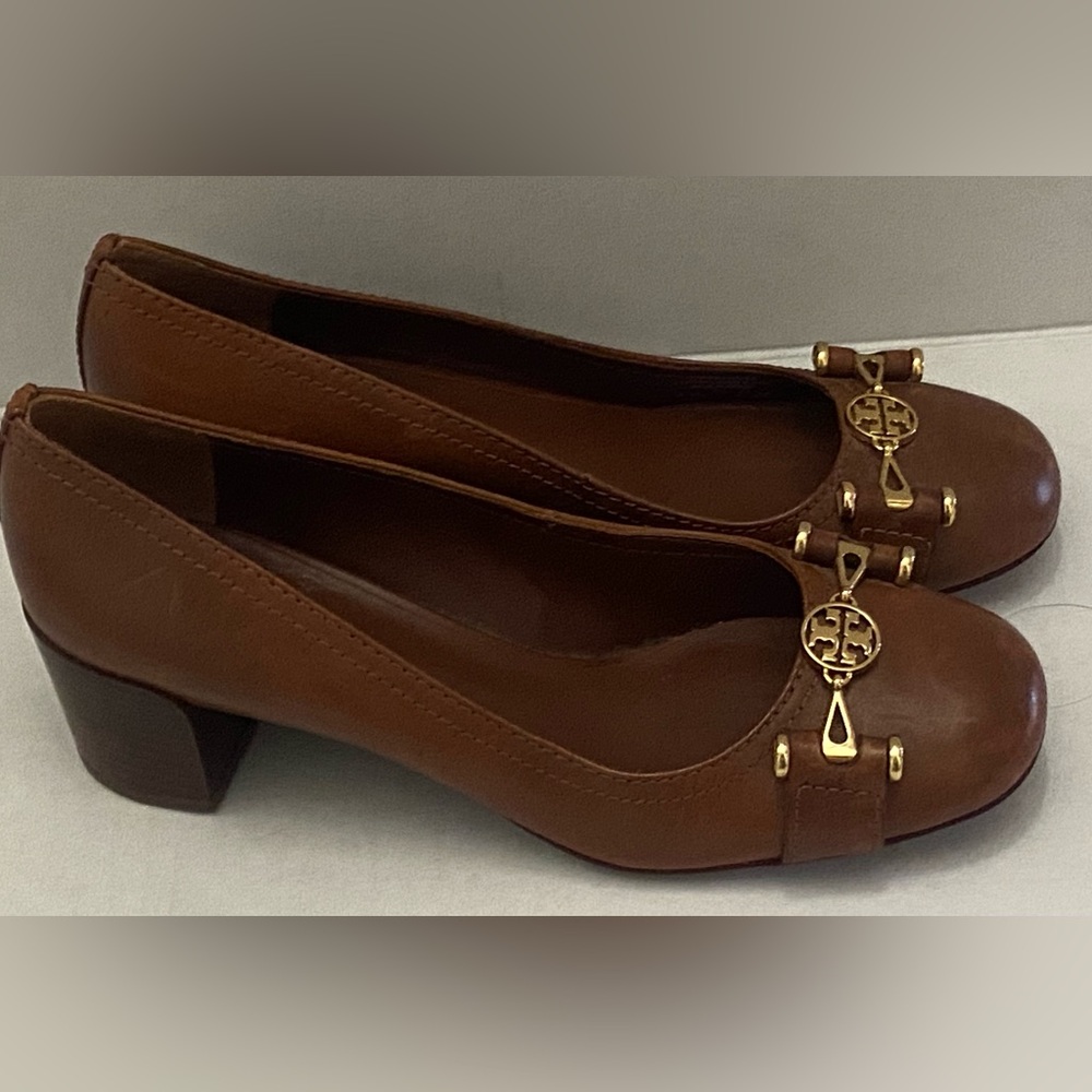 Tory Burch Brown Leather Ballet Heels with Gold Logo Hardware - Picture 4 of 16